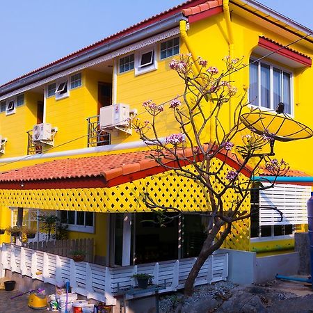 Hotel Rak Ban Kerd House Koh Sichang Habitación foto