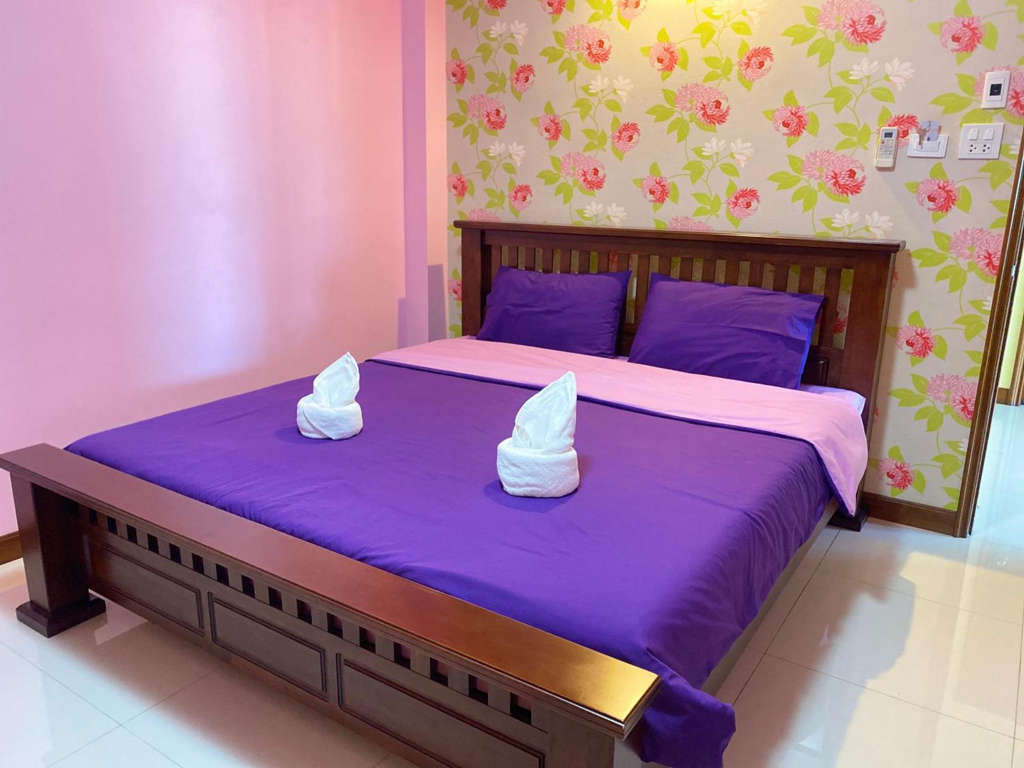 Hotel Rak Ban Kerd House Koh Sichang Exterior foto