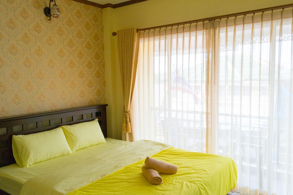 Hotel Rak Ban Kerd House Koh Sichang Habitación foto