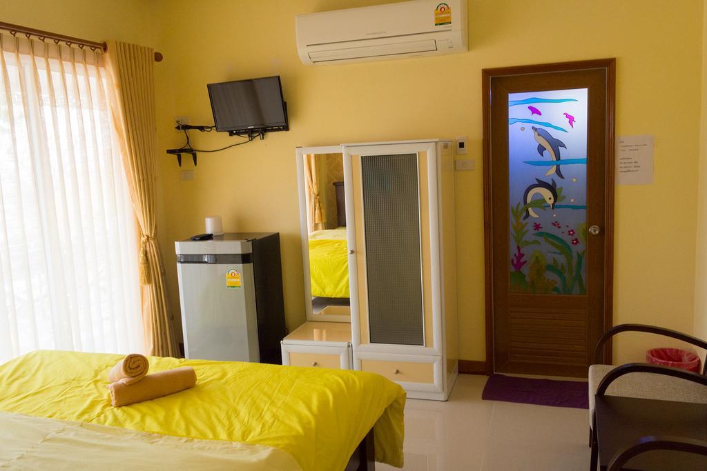 Hotel Rak Ban Kerd House Koh Sichang Habitación foto