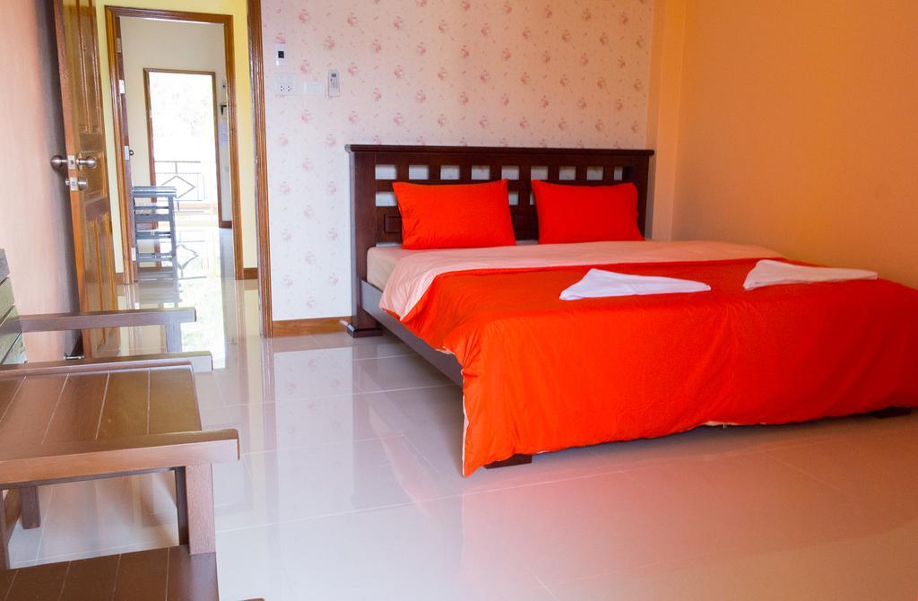 Hotel Rak Ban Kerd House Koh Sichang Habitación foto