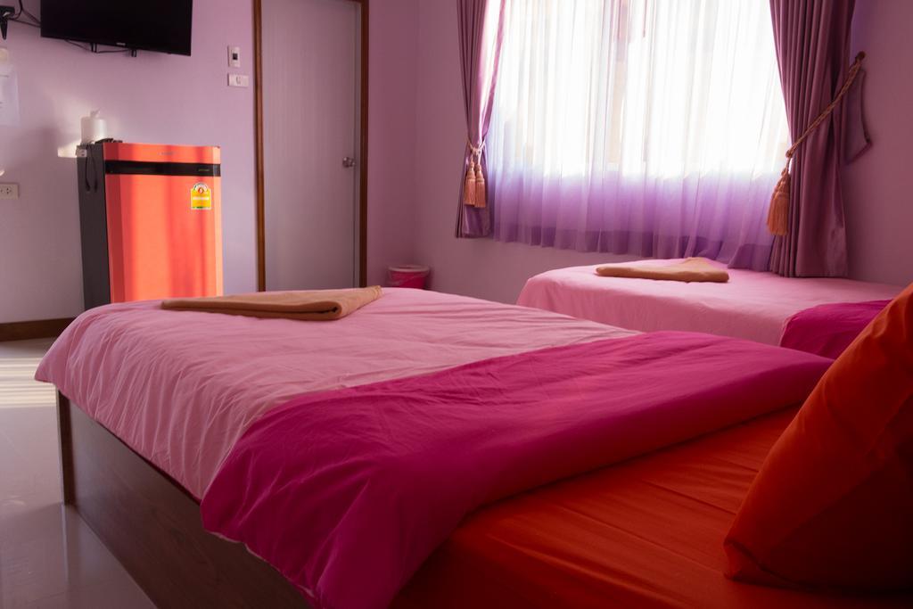 Hotel Rak Ban Kerd House Koh Sichang Habitación foto