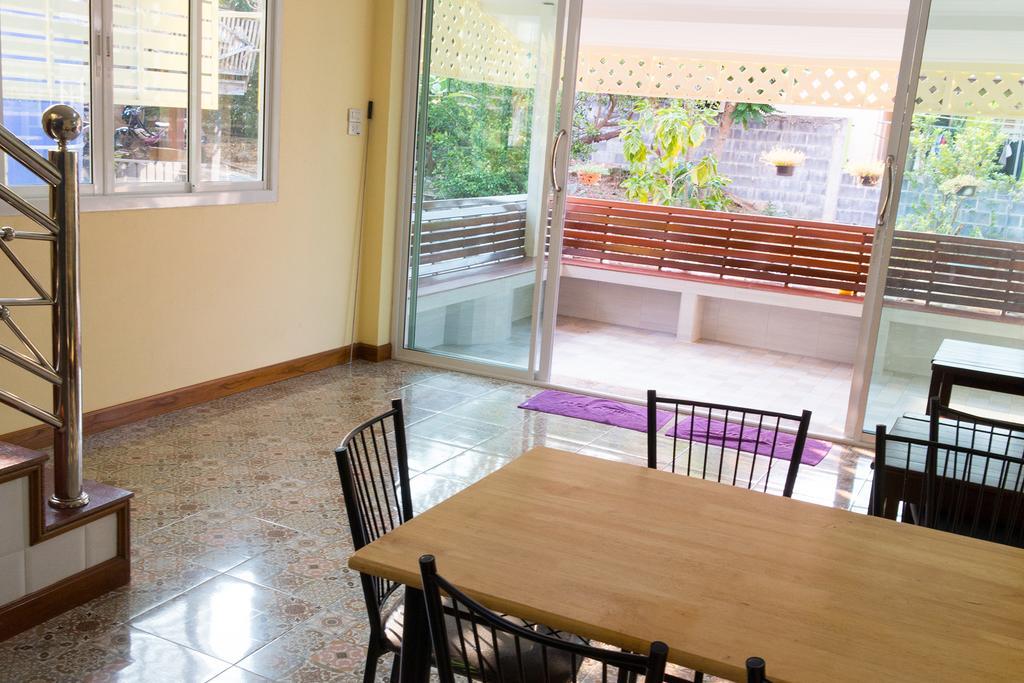 Hotel Rak Ban Kerd House Koh Sichang Habitación foto